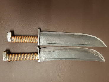 Handgeschmiedete Messer mit Lederwicklung am Griff
