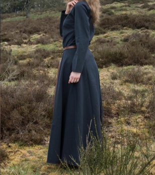 Preview: Schlichtes Mittelalterkleid Afra aus festem Canvas  -  dunkelblau