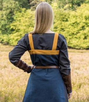 Preview: Schürzenkleid Hilja mit Stickerei  -  blau