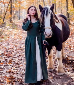 Mittelalterkleid "Larina" Olivgrün/Natur