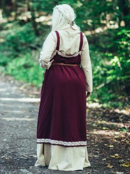 Preview: Überkleid "Halla" - handgestickte Bordüre  - rot