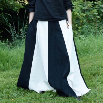 Preview: Mittelalterlicher Rock - weit ausgestellt - schwarz/natur