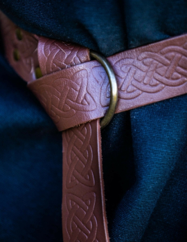 Preview: Lederringgürtel mit durchgehender keltischer Prägung "Kendell" -  braun