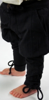 Preview: Jungshose mit Beinschnürung  - Jecklein -  schwarz