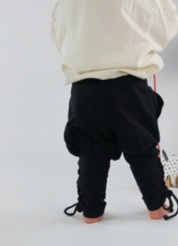 Preview: Jungshose mit Beinschnürung  - Jecklein -  schwarz