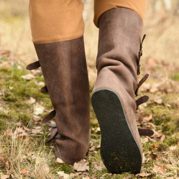 Mittelalterliche Stiefel mit Schnallen -  braun