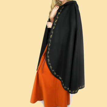 Preview: Wollumhang "Ásidís" mit Handstickerei - schwarz