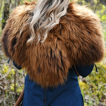 Preview: Schulterfell aus Nordlandschnucken-Fell - Rostbraun - L/XL