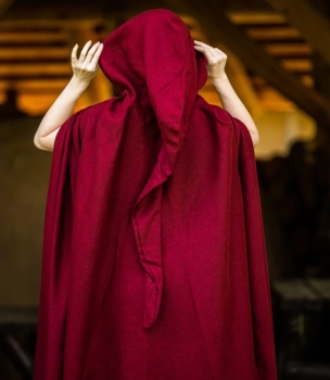 Preview: Wollumhang mit langer Kapuze "Hervir" - rot