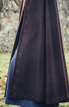 Preview: Wollumhang mit Stickerei "Alma" - braun