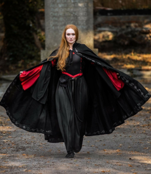 Wollumhang mit Stickerei "Alma" 160 cm - schwarz