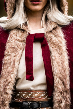 Preview: Wikinger Umhang "Fjell" mit Kunstfell -  rot