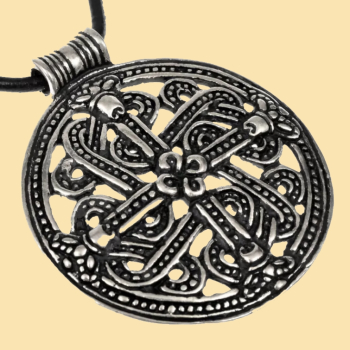 Rundes Amulett im Borrestil - versilbert