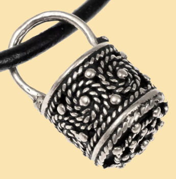 Situla - Eimer-Anhänger  -  versilbert