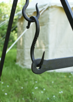 Preview: Rechteckige Stahlstange für Mittelalterlager -  6 Löcher -  ca. 150 cm