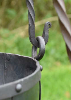 Preview: Mittlerer vernieteter Lagertopf -  ca. 9 Liter