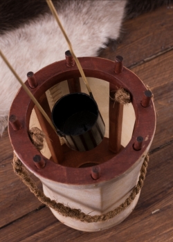 Preview: Mittelalterliche Laterne aus Holz und Rohhaut (Pergament)