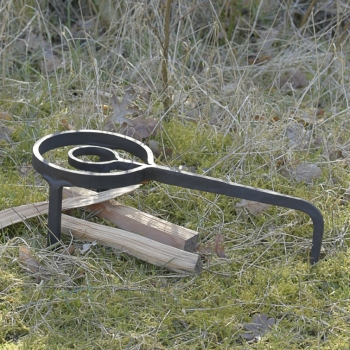 Preview: Mittelalterliches Dreibein -  Pfannenknecht -  handgeschmiedet