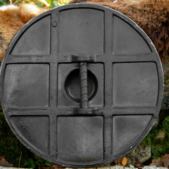 Preview: LARP Wikinger Schild Bjornir - rot/weiß - 60 cm