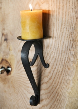 Geschmiedeter Wandleuchter aus Stahl