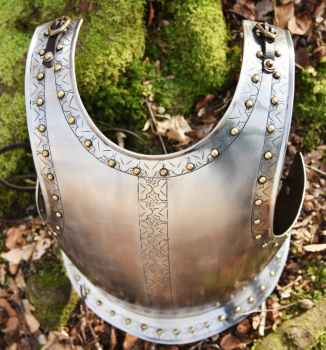 Preview: Mittelalterlicher Brustpanzer - mit Gravierungen -  Stahl