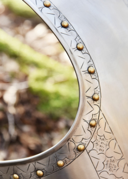 Preview: Mittelalterlicher Brustpanzer - mit Gravierungen -  Stahl