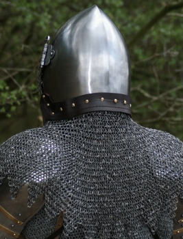 Preview: Kettenbrünne aus Federstahl - ID 8mm - unbehandelt mit Leder