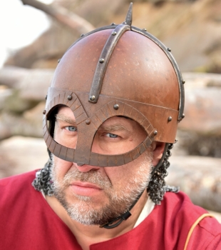 Preview: Gjermundbu Helm mit vernieteter Brünne - 2 mm Stahl - Größe S
