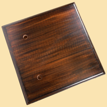 Preview: Universeller Rüstungsständer aus Metall mit Podest aus braunem Holz