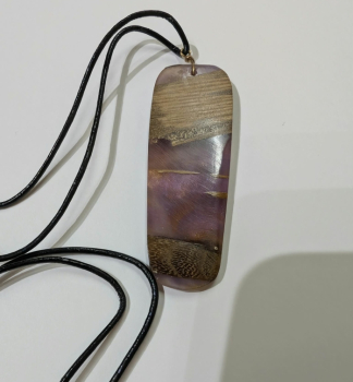 Preview: Kette mit Anhänger aus Holz und Harz - 1