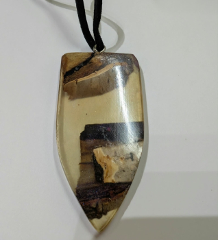 Preview: Kette mit Anhänger aus Holz und Harz - 2
