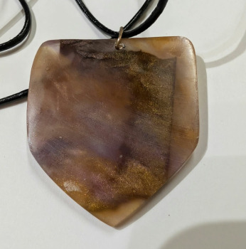 Preview: Kette mit Anhänger aus Holz und Harz - 4