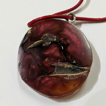 Preview: Kette mit Anhänger aus Holz und Harz - 6