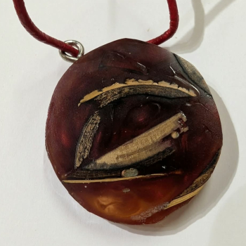 Preview: Kette mit Anhänger aus Holz und Harz - 6