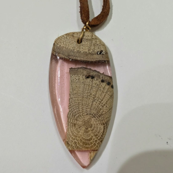 Preview: Kette mit Anhänger aus Holz und Harz - 8