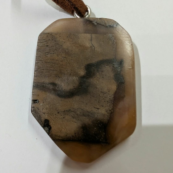 Preview: Kette mit Anhänger aus Holz und Harz - 9