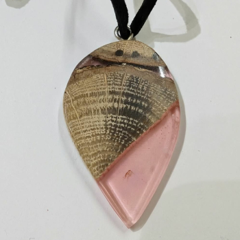 Preview: Kette mit Anhänger aus Holz und Harz - 10