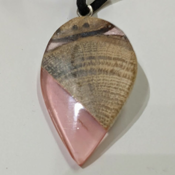Preview: Kette mit Anhänger aus Holz und Harz - 10