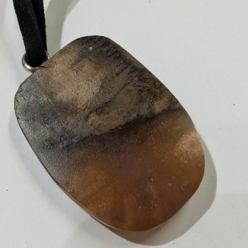 Preview: Kette mit Anhänger aus Holz und Harz - 11