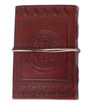 Lederbuch mit mittelalterlichem Motiv
