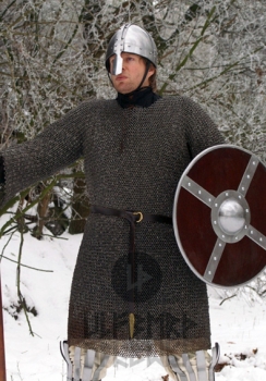 Preview: Kettenhemd Hauberk aus Federstahl, ID 8mm, unbehandelt, Gr. L