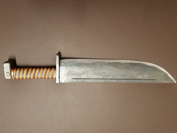 Handgeschmiedete Messer mit Lederwicklung am Griff