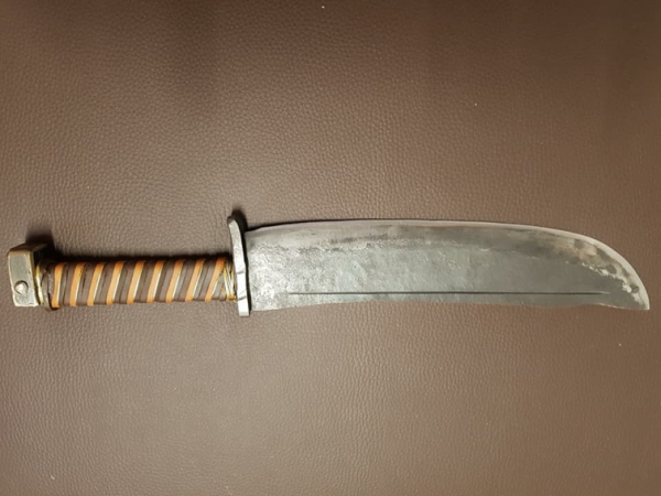 Handgeschmiedete Messer mit Lederwicklung am Griff