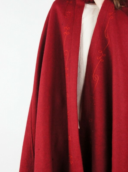 Kinderumhang mit Stickerei Wolle "Hedda" Rot