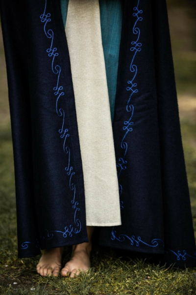 Kinderumhang mit Stickerei Wolle "Hedda" Blau
