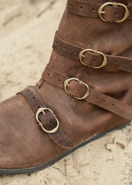 Mittelalterliche Stiefel mit Schnallen -  braun