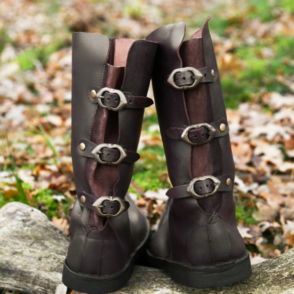 Schnabelstiefel mit drei Schnallen - dunkelbraun