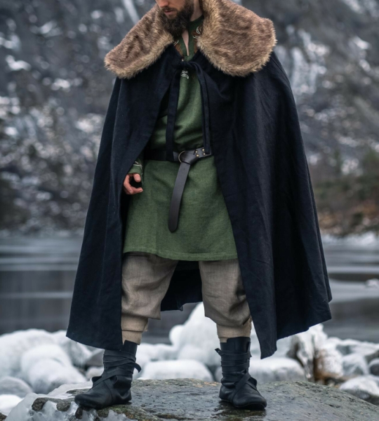 Wikinger Umhang "Janne" mit Kunstfell  -  schwarz