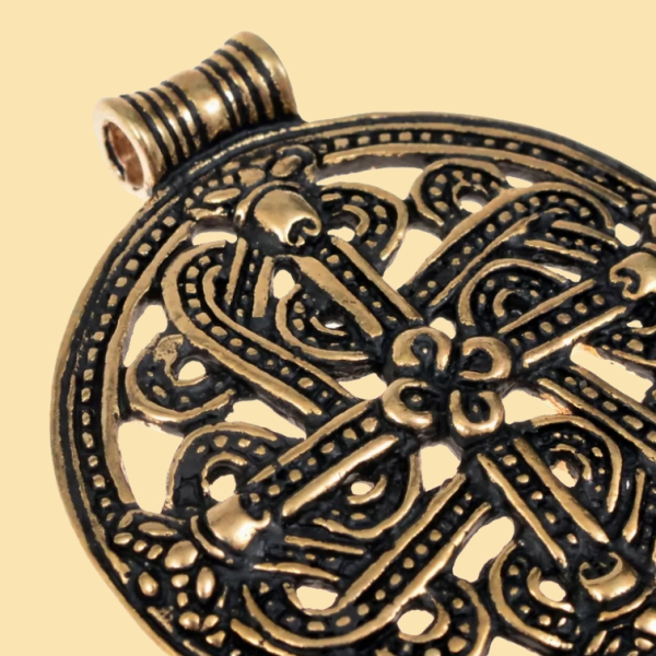Rundes Amulett im Borrestil  - Bronze