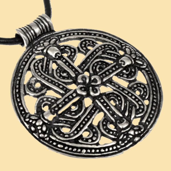 Rundes Amulett im Borrestil - versilbert